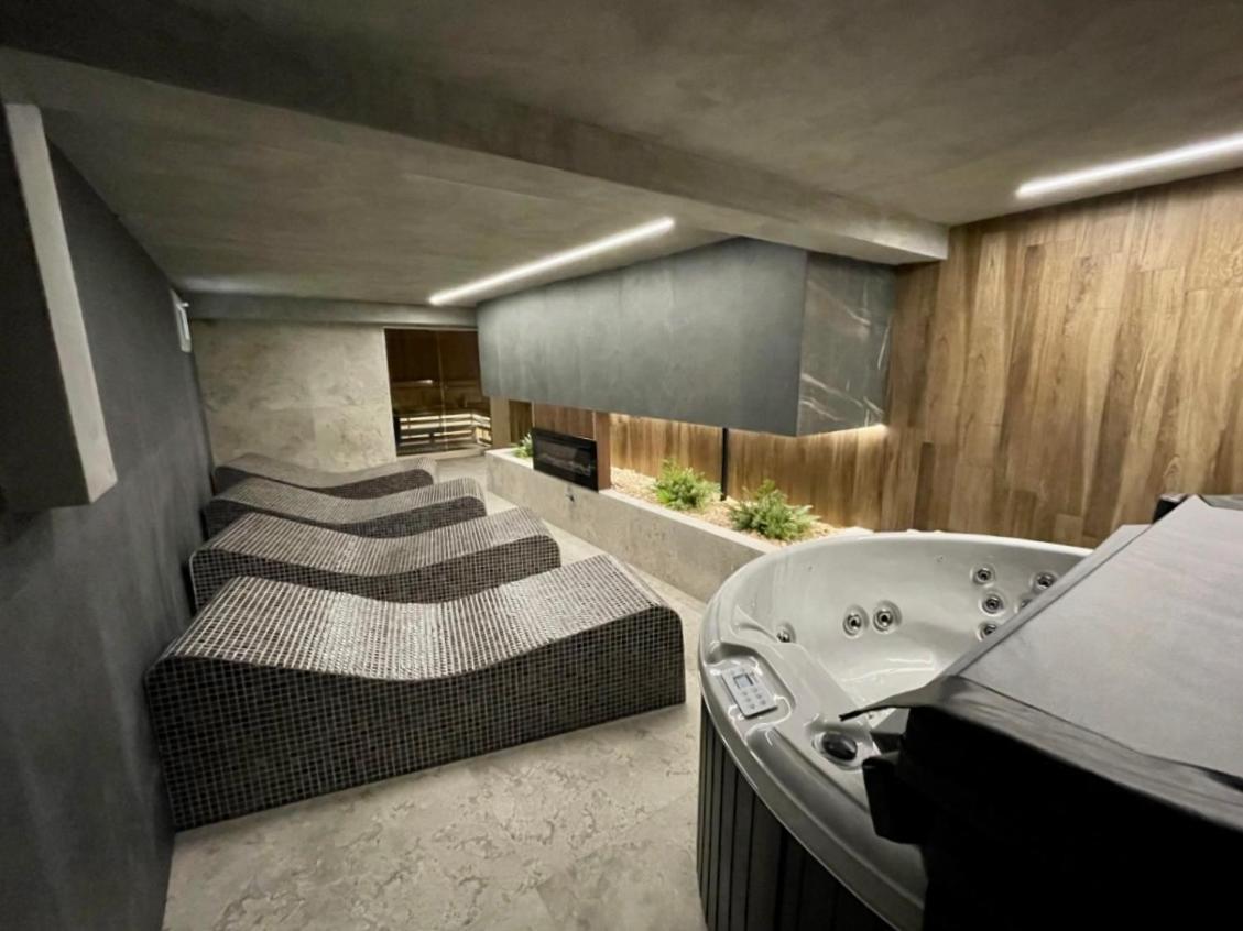 Hotel Restaurant & Spa Les Planets Les Rasses エクステリア 写真