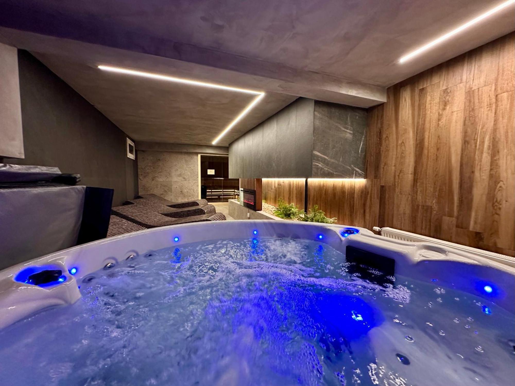 Hotel Restaurant & Spa Les Planets Les Rasses エクステリア 写真