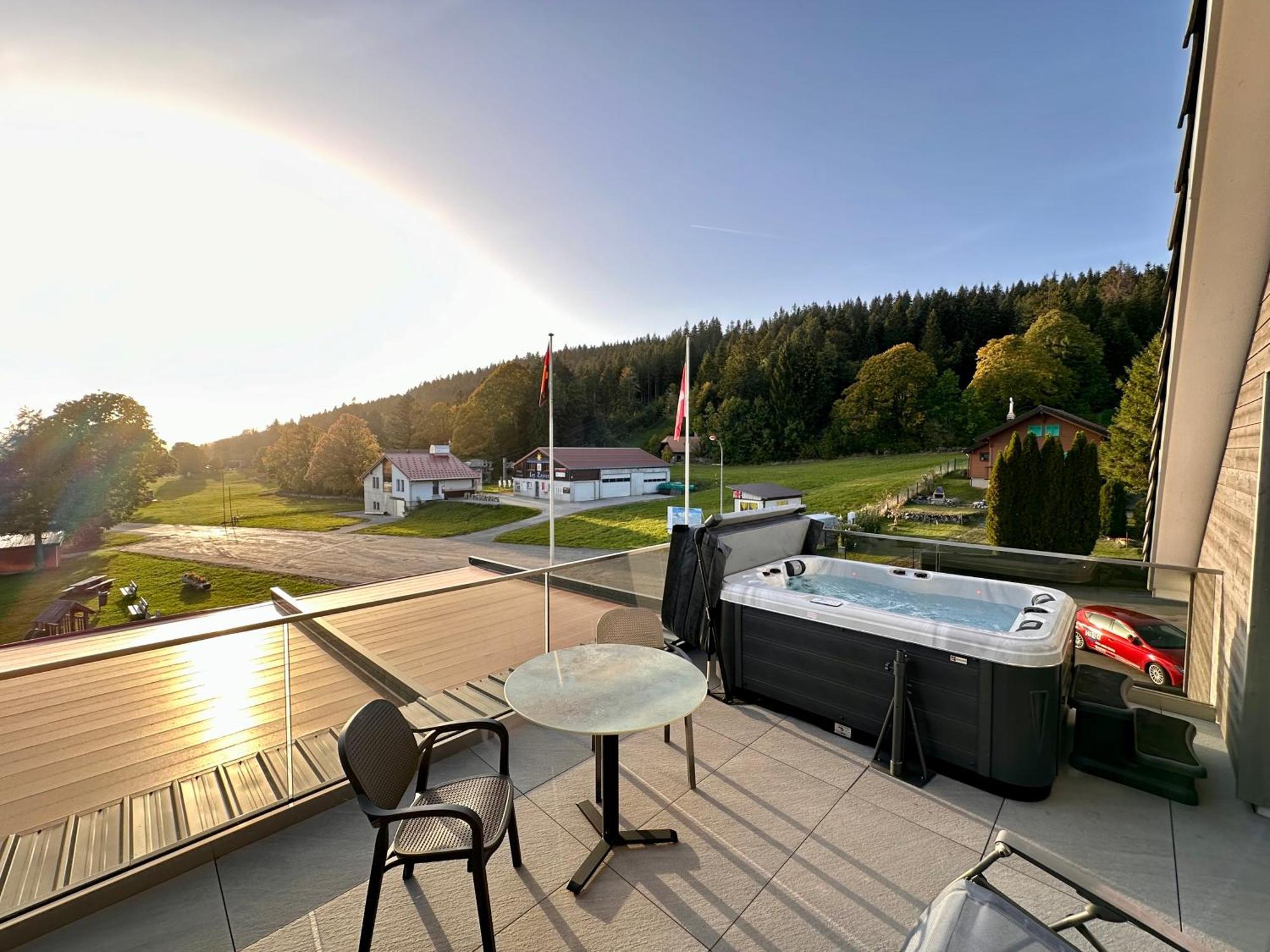 Hotel Restaurant & Spa Les Planets Les Rasses エクステリア 写真